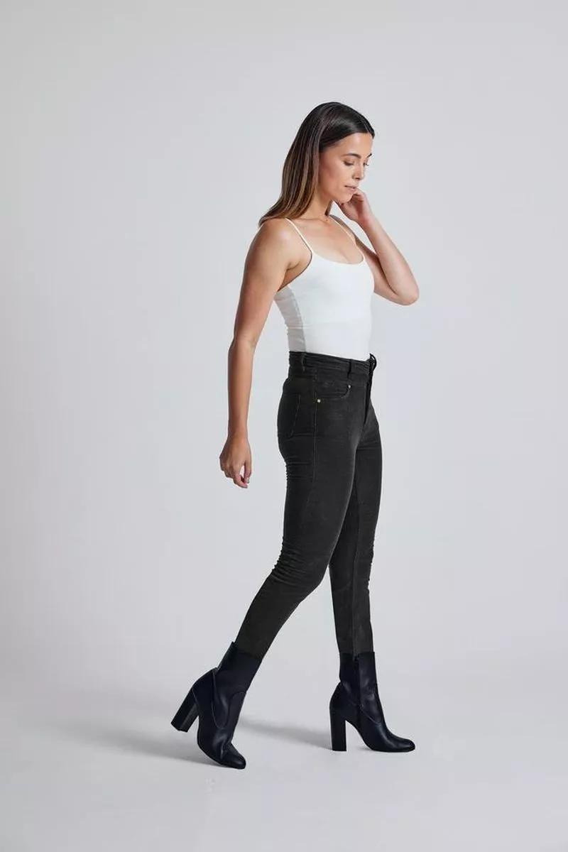 High Waist Cordhose Modell: Nina