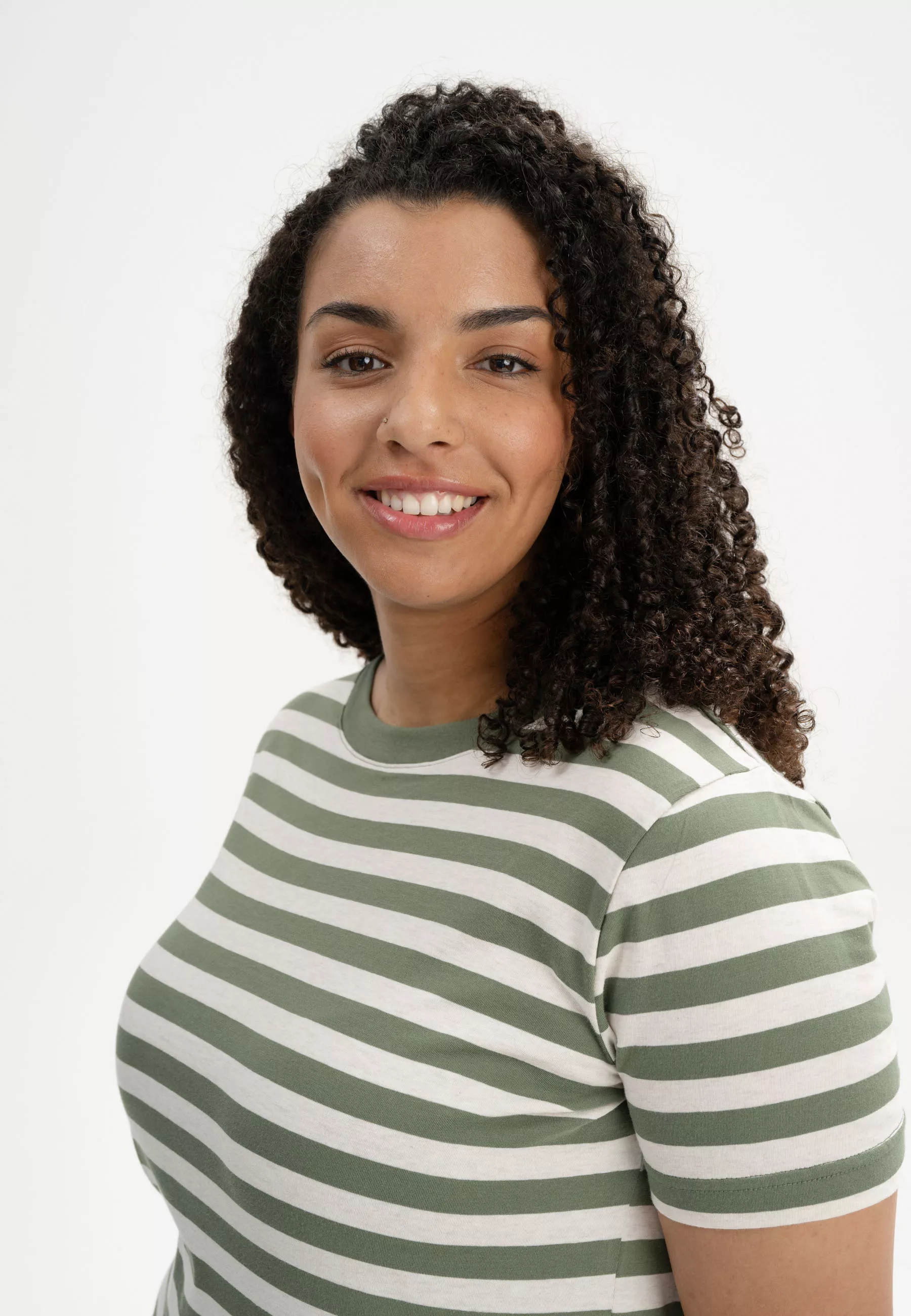 T-Shirt Modell: Khira Stripes GOTS