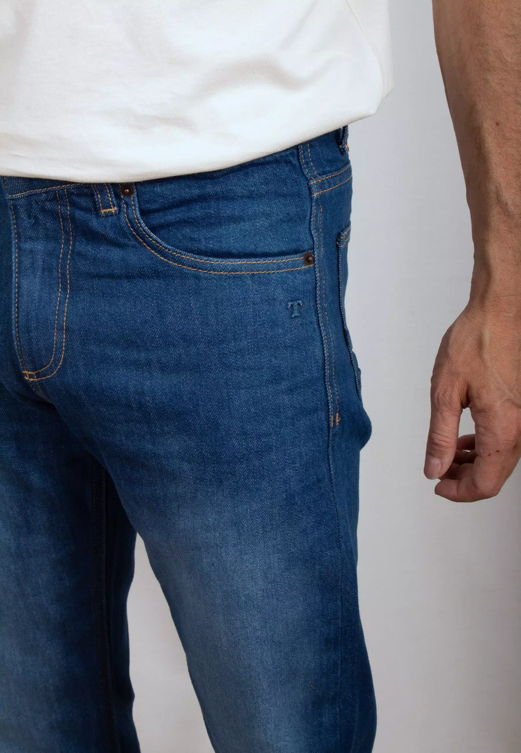 4-422-DIN-Detail_1.jpg Straight Fit Jeans Modell: Sven