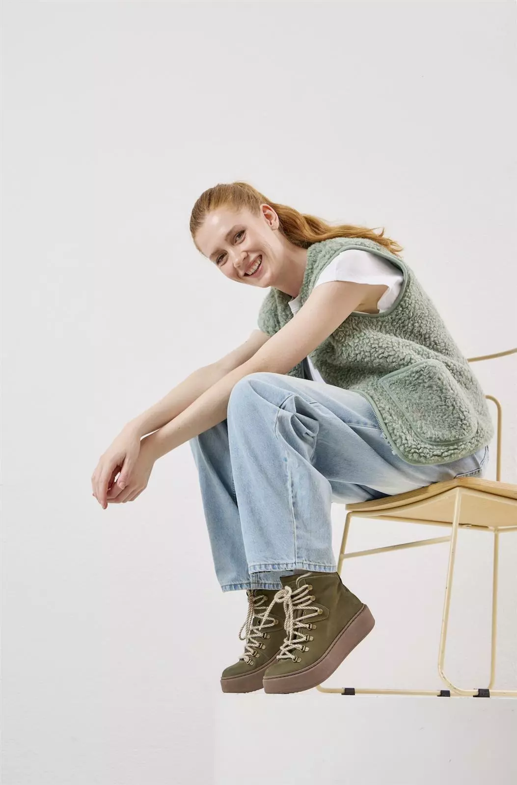 Benja_olive_studio_view01.jpg Schnürstiefel Modell: Benja