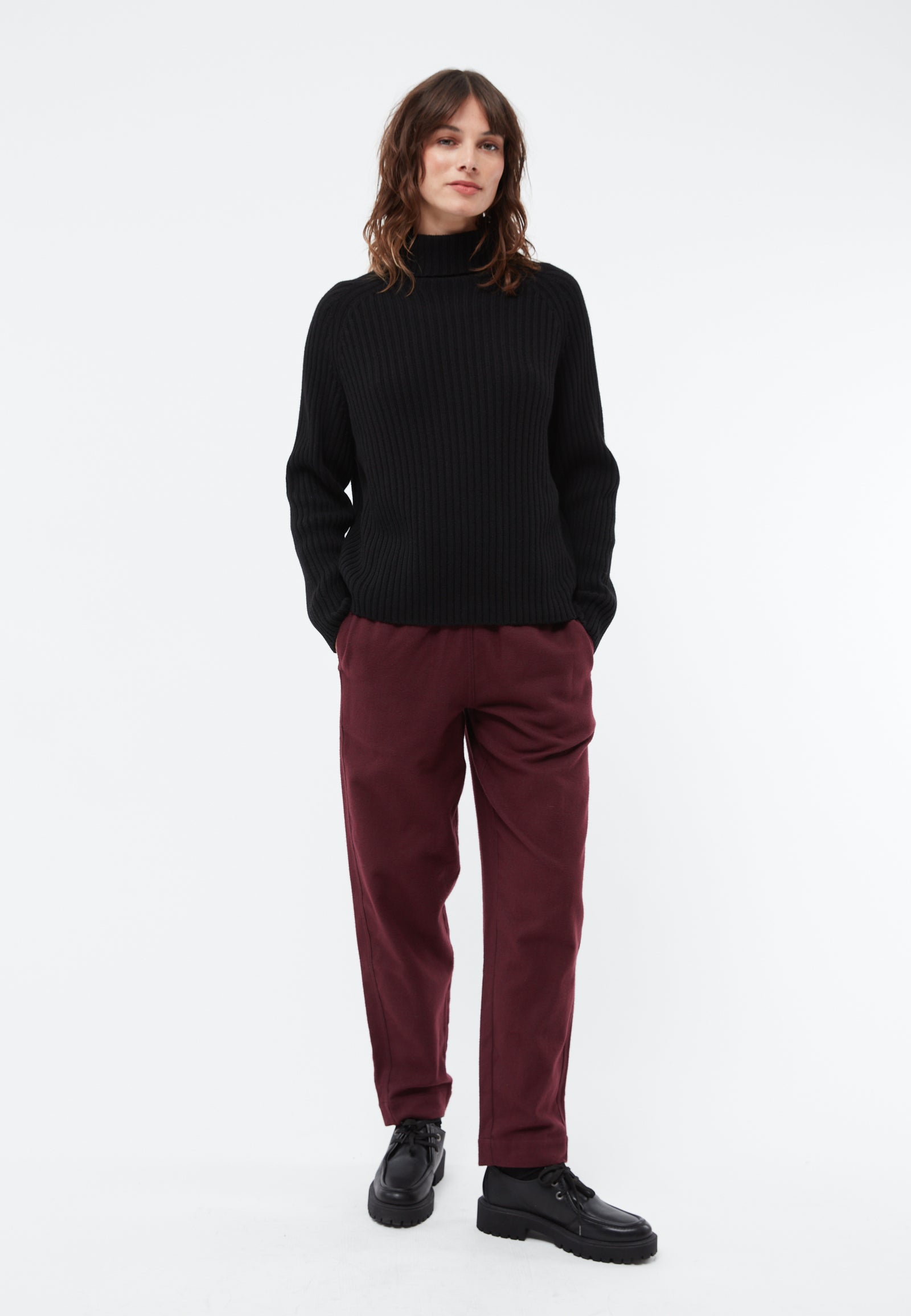 Flanellhose_GBHELENA_in_gerader_Passform-Trousers-GB2014-Burgundy_1600x.jpg Flanellhose Modell: Helena