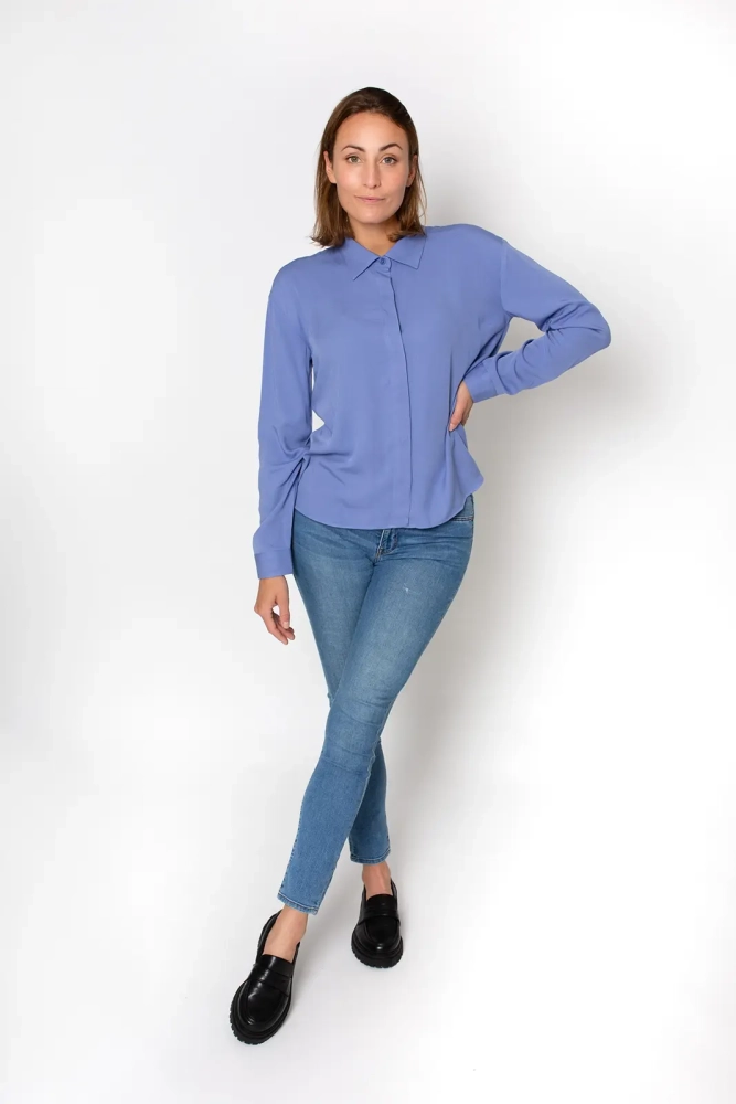 Ecovero Loose-Fit Bluse Modell: Simone