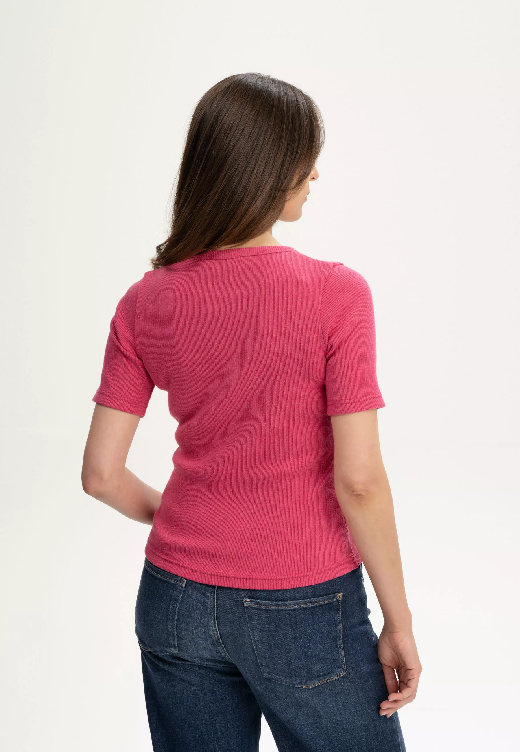 Geripptes T-Shirt Modell: Jasleen GOTS