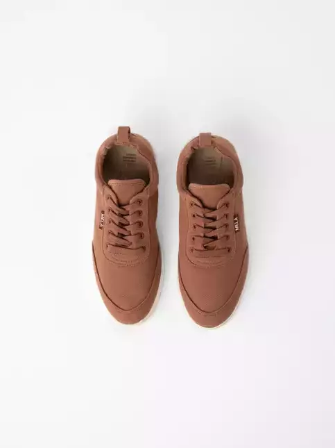 mela-yala_nougat_3x4_3.jpg Sneaker Modell: Yala