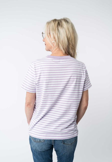T-Shirt Modell: Khira Stripes GOTS