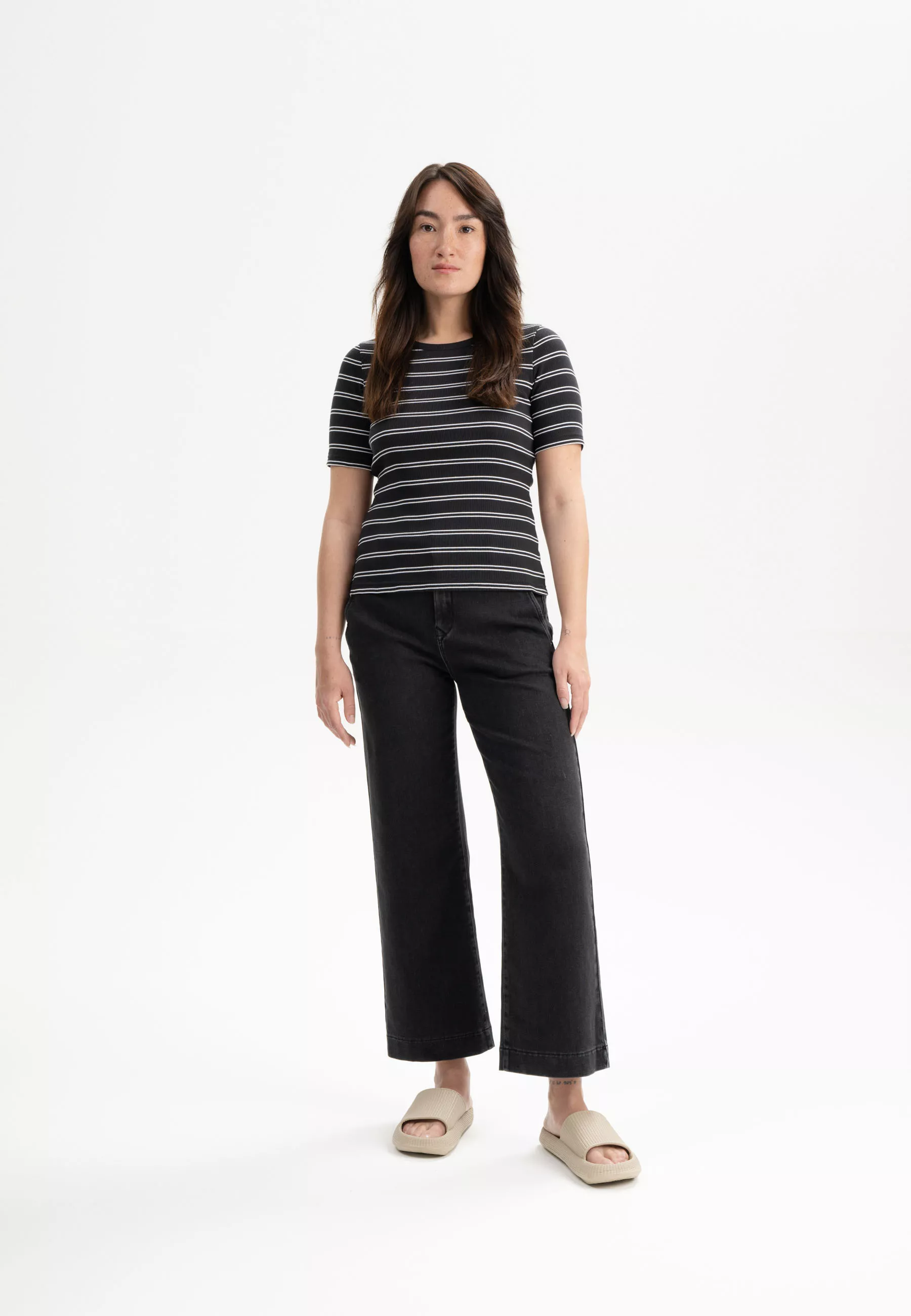 Geripptes T-Shirt Modell: Jasleen GOTS