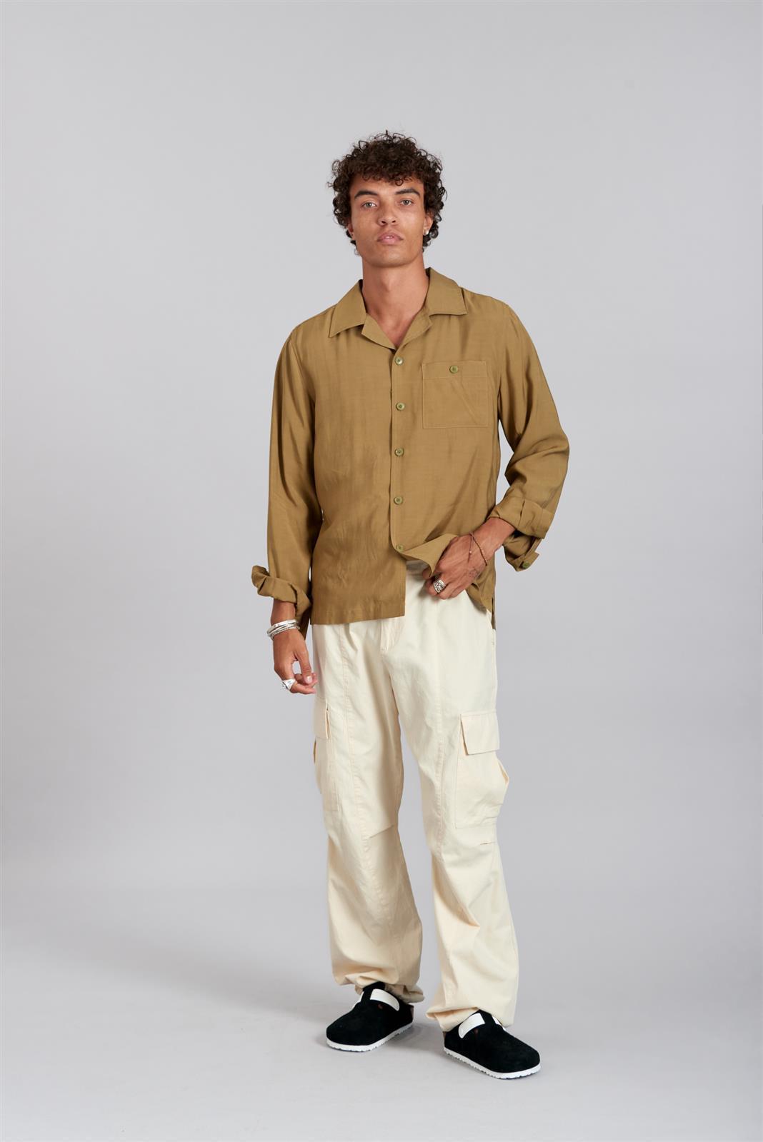 Ecovero Overshirt Modell: Atlas