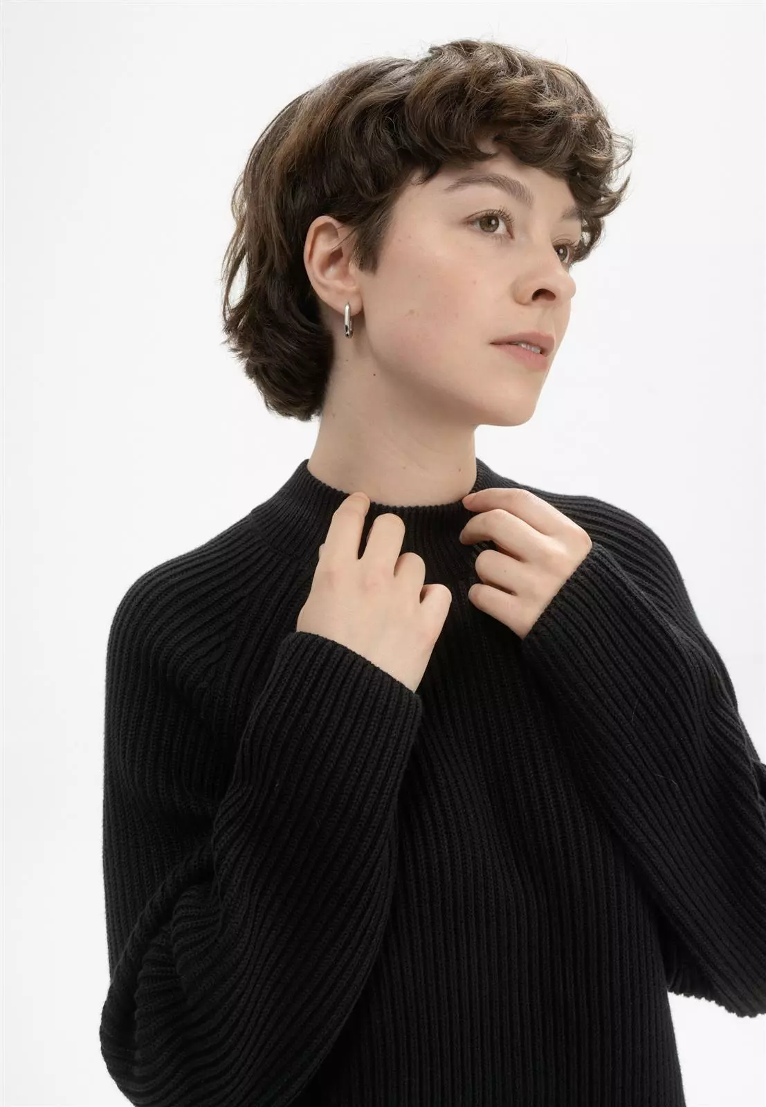 Analah_knit-jumper_black_04 Rippstrick Pullover Modell: Analah